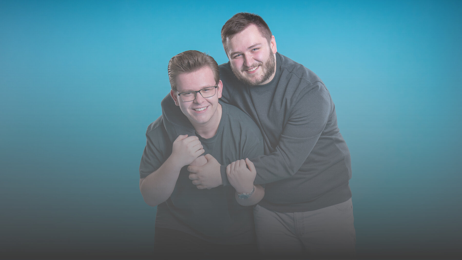 Fachinformatiker*in für Systemintegration (w/m/d) Zwei Auszubildende als Fachinformatiker für Systemintegration haben Spaß bei der IT-Administration